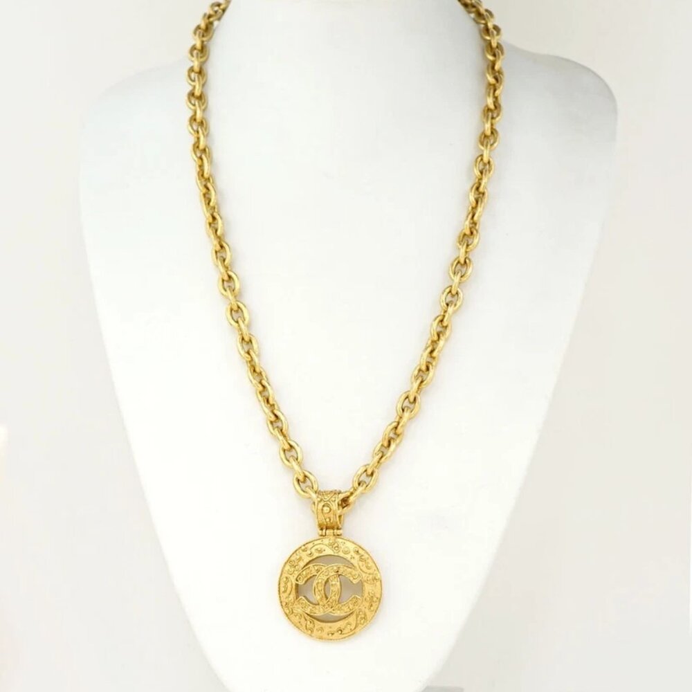 CHANEL CC Logo Round Vintage Necklace 26" Gold Tone 94A Auth e1123-1 - Picture 2 of 7